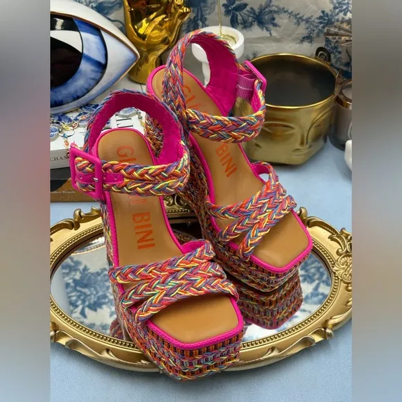 🆕 GIANNI BINI 🧿 NWOB Santi Woven Beaded Wedge Sandals, Rainbow Multi Sz US 6.5