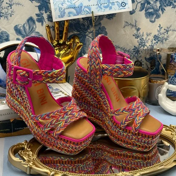 🆕 GIANNI BINI 🧿 NWOB Santi Woven Beaded Wedge Sandals, Rainbow Multi Sz US 6.5