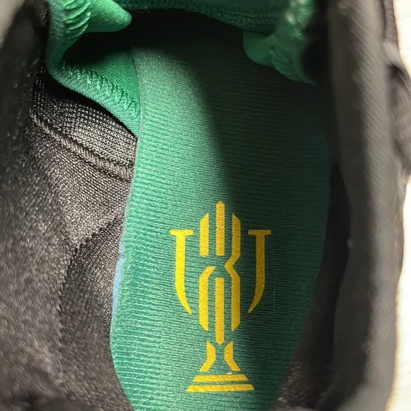 - Jordan Reveal Trophy Room shoes