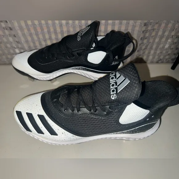 ⚾️ New! Adidas Baseball/Softball Cleats