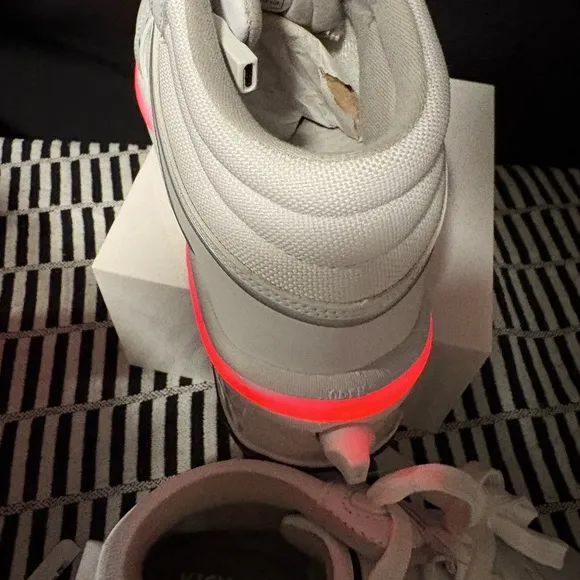 2-in-1 Roller Skates Shoes W/Retractable 4 Wheels &amp; Pop-Out Deformation Sneakers