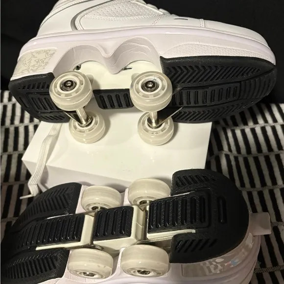 2-in-1 Roller Skates Shoes W/Retractable 4 Wheels &amp; Pop-Out Deformation Sneakers