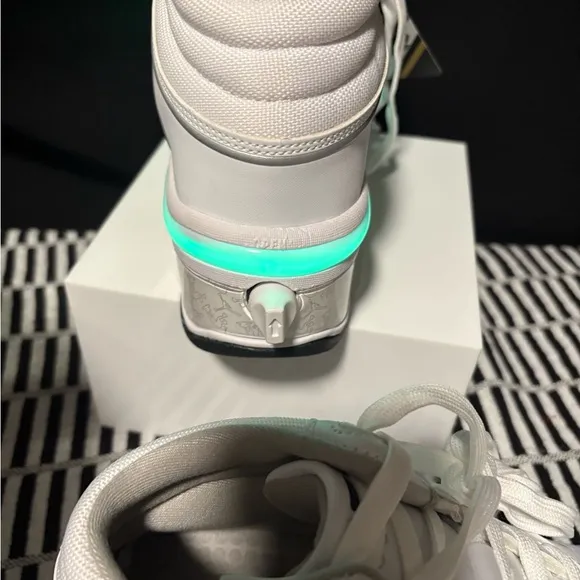 2-in-1 Roller Skates Shoes W/Retractable 4 Wheels &amp; Pop-Out Deformation Sneakers