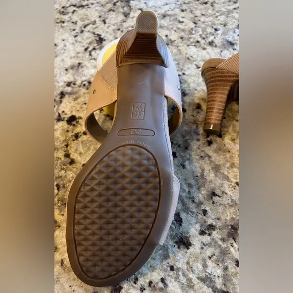 A2 by Aerosoles Heelrest Bisque Heeled Open Toe Slip On Sandals Size 9-1/2 M