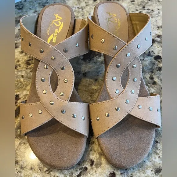 A2 by Aerosoles Heelrest Bisque Heeled Open Toe Slip On Sandals Size 9-1/2 M