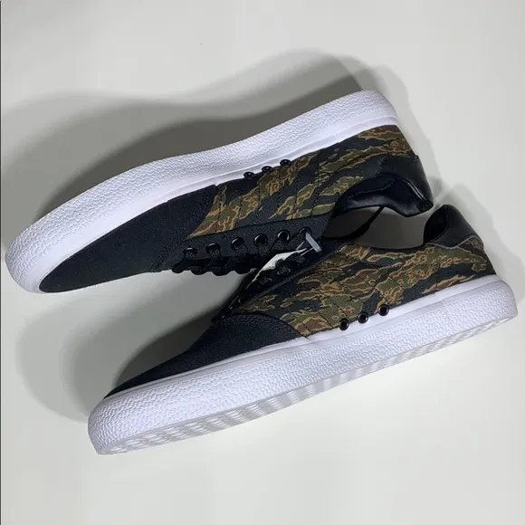 Adidas Canvas Skateboard camouflage low sneakers 10 new w tag men’s