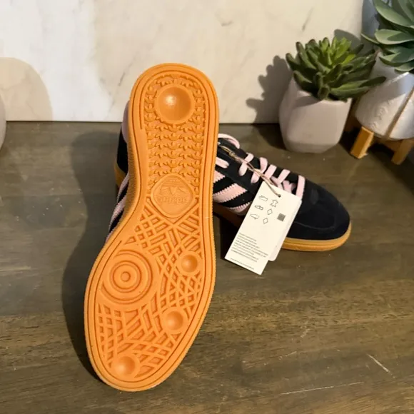 adidas Handball Spezial Core Black / Clear Pink / Gum
