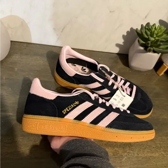 adidas Handball Spezial Core Black / Clear Pink / Gum