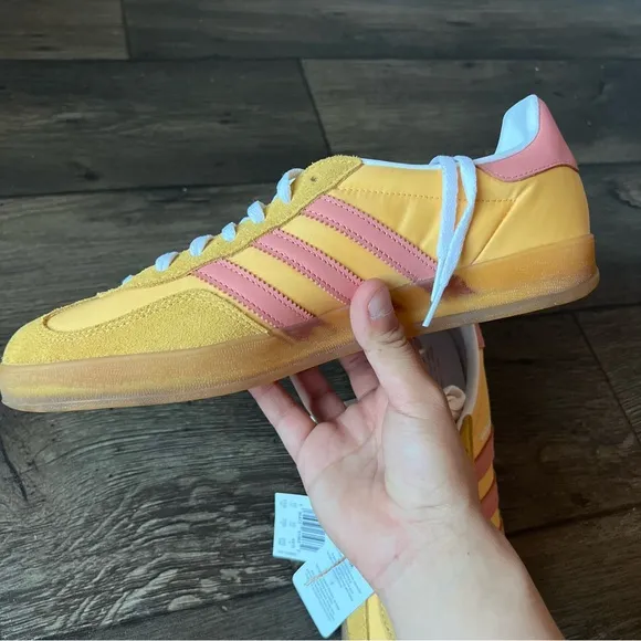 Adidas Men's Gazelle Indoor Shoes Yellow/Pink Size 10.5 NEW IE2959
