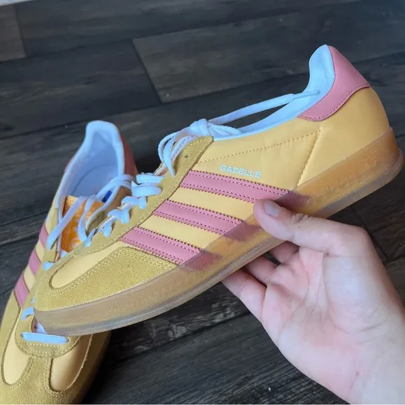Adidas Men's Gazelle Indoor Shoes Yellow/Pink Size 10.5 NEW IE2959