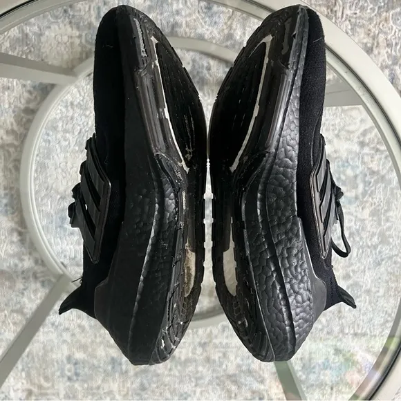 ADIDAS UltraBoost 21 running shoe. Size 7.5 worn once
