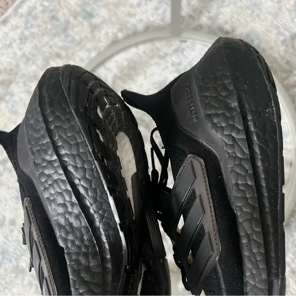 ADIDAS UltraBoost 21 running shoe. Size 7.5 worn once
