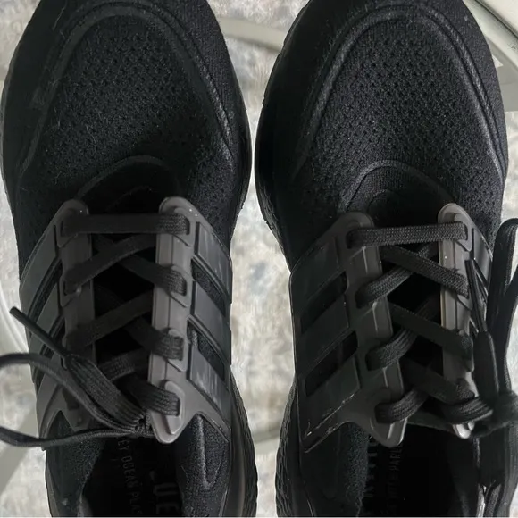 ADIDAS UltraBoost 21 running shoe. Size 7.5 worn once