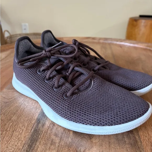 allbirds Lightweight Brown Tree Runners | Mens 10
