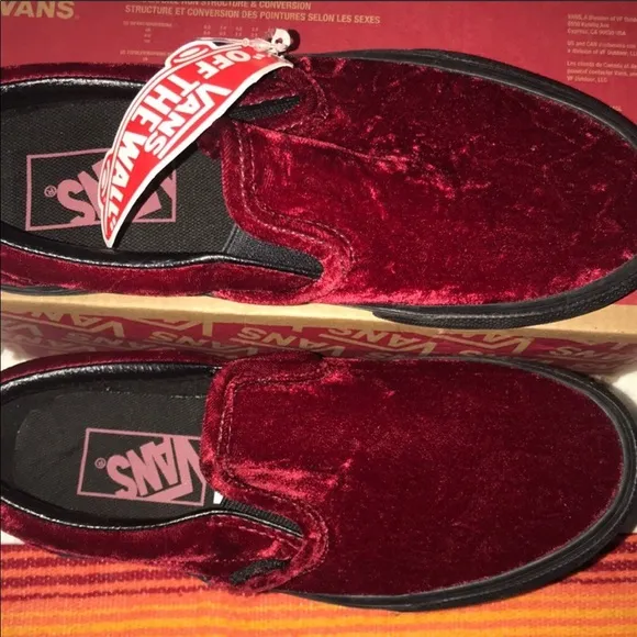 &gt;👩CLASSIC SLIP-ON VELVET OXBLOOD (RED) BLACK OUTSOLE BRAND NEW VANS 😍BIG GIRLS