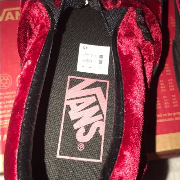 &gt;👩CLASSIC SLIP-ON VELVET OXBLOOD (RED) BLACK OUTSOLE BRAND NEW VANS 😍BIG GIRLS