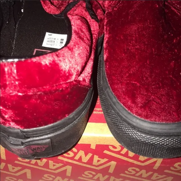&gt;👩CLASSIC SLIP-ON VELVET OXBLOOD (RED) BLACK OUTSOLE BRAND NEW VANS 😍BIG GIRLS