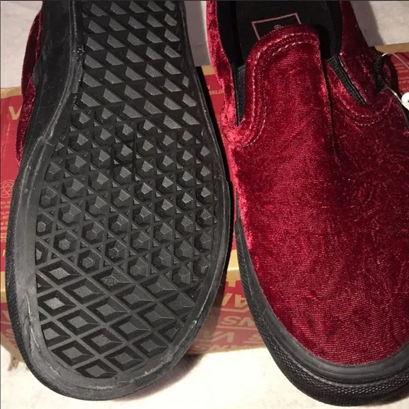 &gt;👩CLASSIC SLIP-ON VELVET OXBLOOD (RED) BLACK OUTSOLE BRAND NEW VANS 😍BIG GIRLS