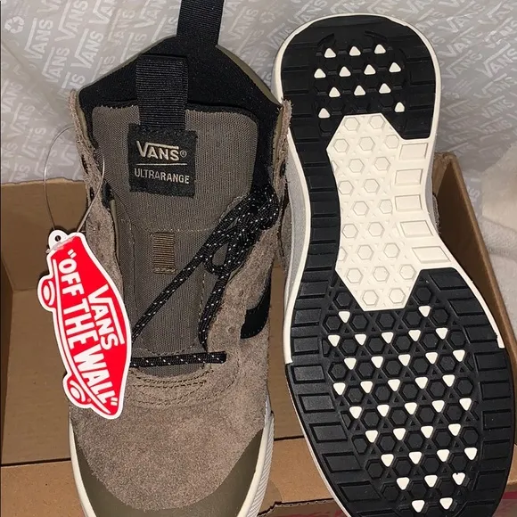 &gt;Ⓜ️ULTRARANGE HI TOP HAIRY SUEDE CUB/MARSHMALLOW ULTRA PADDED TONGUE BRAND🆕VANS