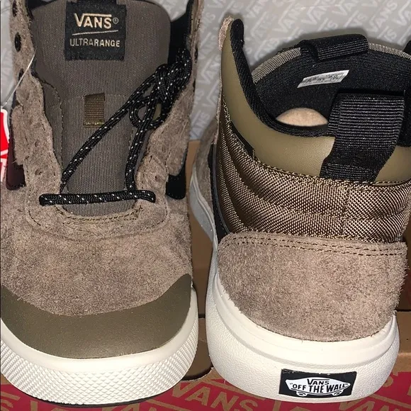 &gt;Ⓜ️ULTRARANGE HI TOP HAIRY SUEDE CUB/MARSHMALLOW ULTRA PADDED TONGUE BRAND🆕VANS