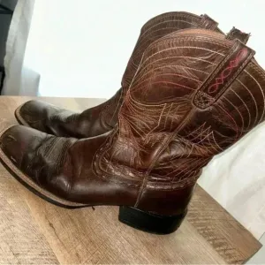Ariat 10010963 Sport 11'' Wide Square Toe Western Boots for Men - Distressed