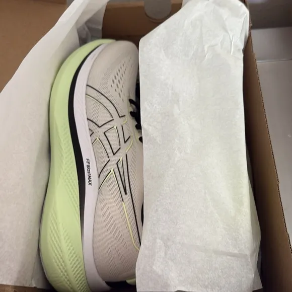 ASICS Men’s  Running Shoes  GLIDERIDE MAX size 9.5 NWT $170