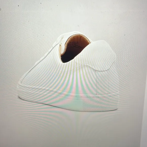 Banana Republic men’s Classic White Leather Sneakers. Size 11. NWOT