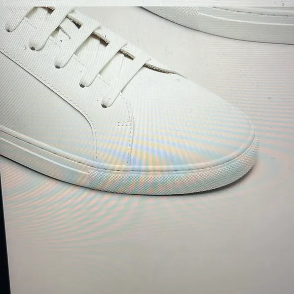 Banana Republic men’s Classic White Leather Sneakers. Size 11. NWOT