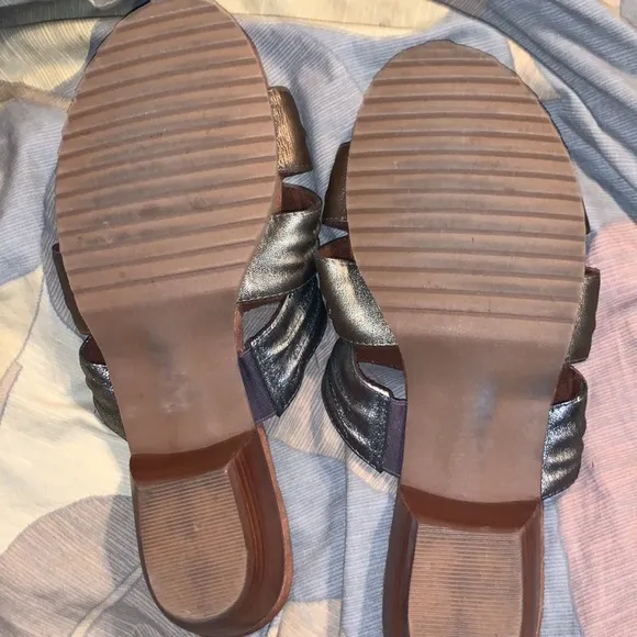 Beautiful Walking Cradles healed sandals