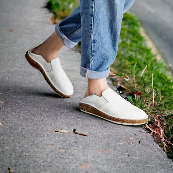 Birkenstock Callan White Pabbled Leather Slip on EU 38 Womens 7