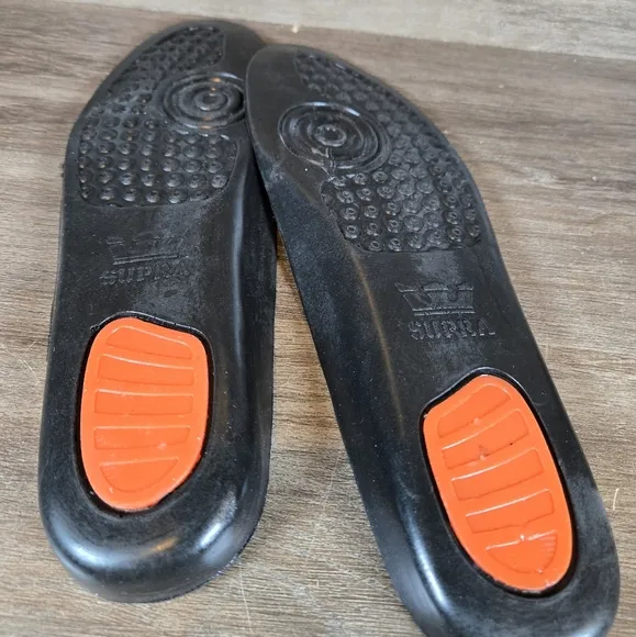 Black High-Top Sneakers with Lace-Up Closure and Rubber Sole
