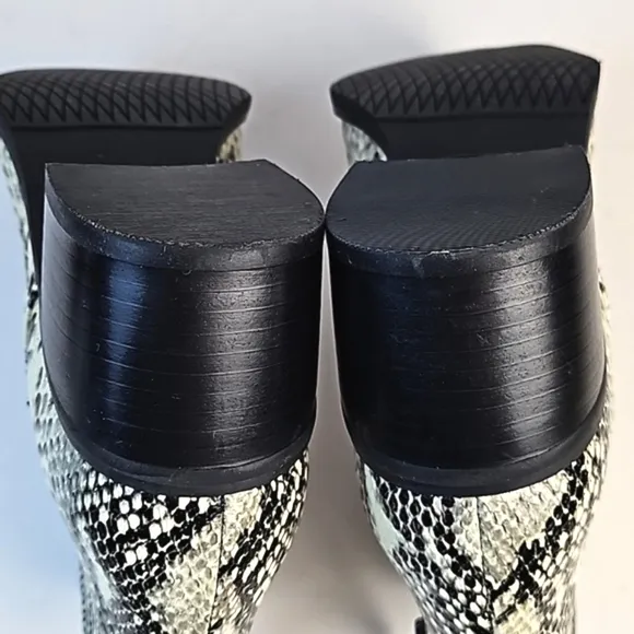 Blondo Elvina Waterproof Black Cream Snake Embossed Leather Ankle Bootie