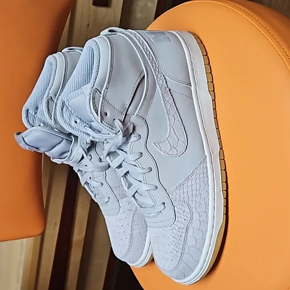 BN Nike High Lux Wolf Grey