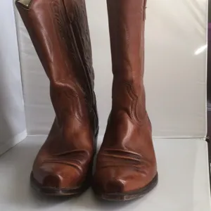 BOOTS FOR MEN.