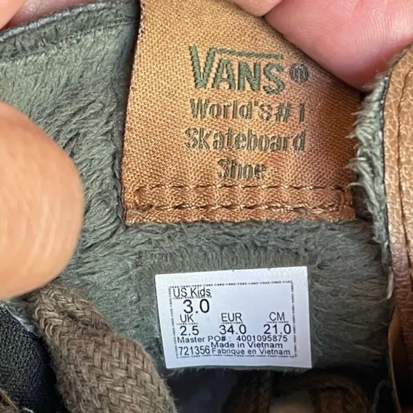Boy's Vans Skateboard Boarding Shoes Camouflage Size 3 EUC #CL-03