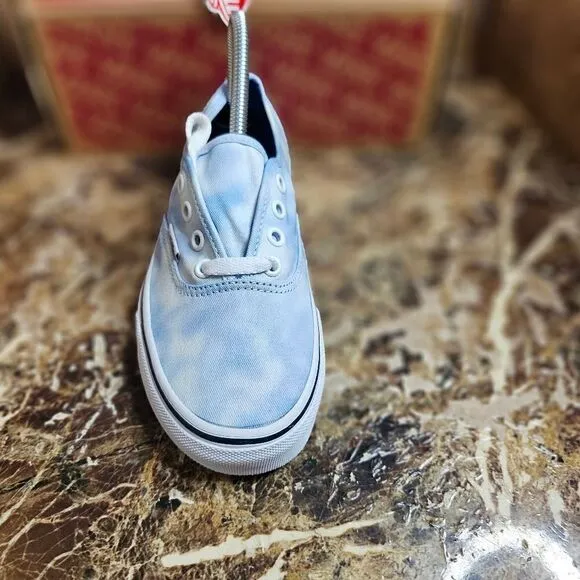 Brand New Vans women's Off The Wall skateboard blue palace shoes size 6.5.    03