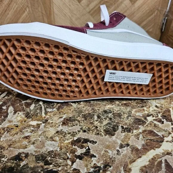 Brand New Vans women's Off The Wall skateboard fashion hi-top shoes size 9.5