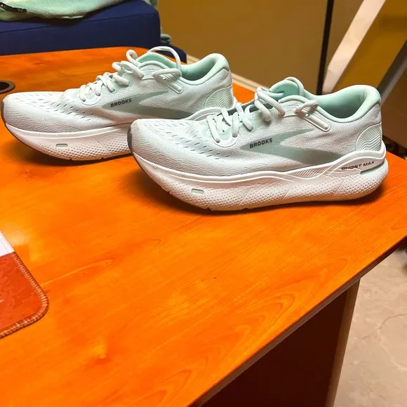 Brooks Men’s Ghost Max Running Shoes – Size 7.5 Medium Skylight/Cloud Blue – EUC