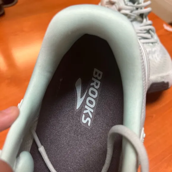 Brooks Men’s Ghost Max Running Shoes – Size 7.5 Medium Skylight/Cloud Blue – EUC