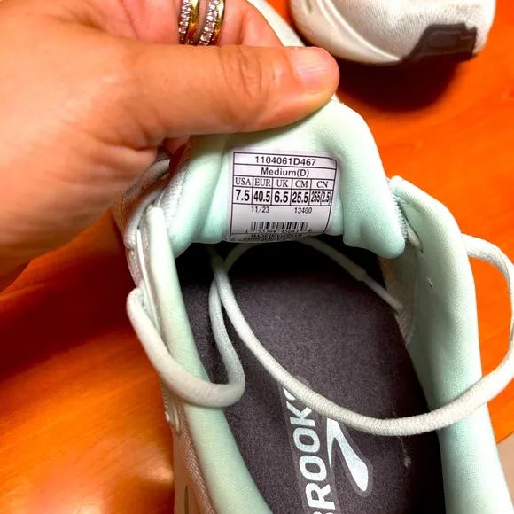 Brooks Men’s Ghost Max Running Shoes – Size 7.5 Medium Skylight/Cloud Blue – EUC