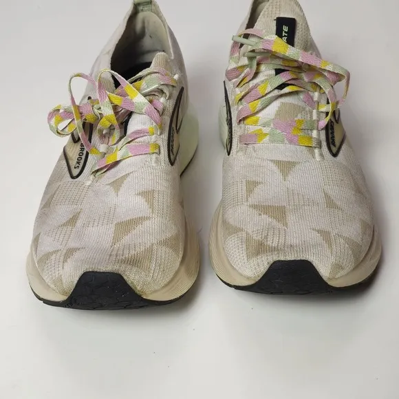 Brooks Womens Levitate SF 6 LE 1203851B141 White Multi Running Shoes Size 9.5 B