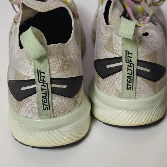 Brooks Womens Levitate SF 6 LE 1203851B141 White Multi Running Shoes Size 9.5 B