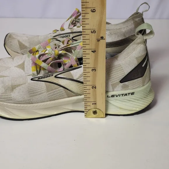Brooks Womens Levitate SF 6 LE 1203851B141 White Multi Running Shoes Size 9.5 B