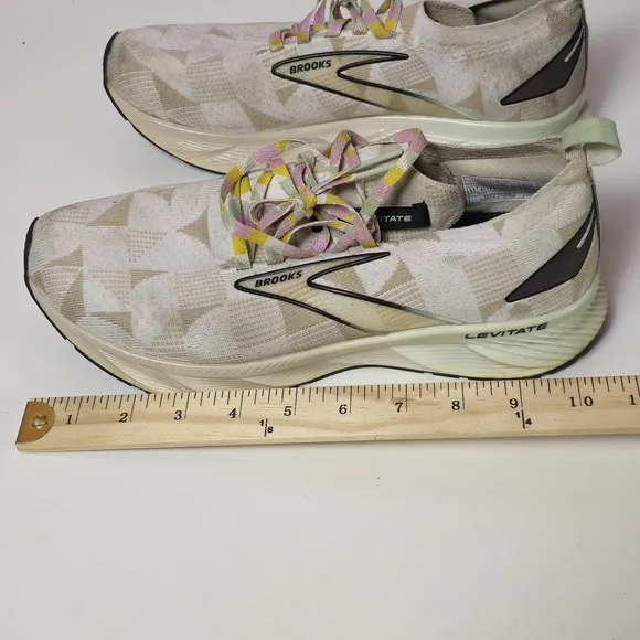 Brooks Womens Levitate SF 6 LE 1203851B141 White Multi Running Shoes Size 9.5 B