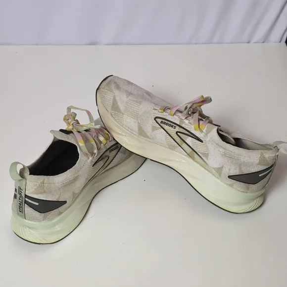 Brooks Womens Levitate SF 6 LE 1203851B141 White Multi Running Shoes Size 9.5 B
