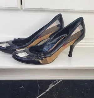 Burberry Black and Tan Heels with Classic Elegance
