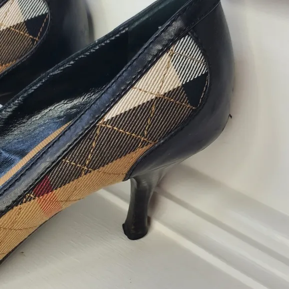 Burberry Black and Tan Heels with Classic Elegance