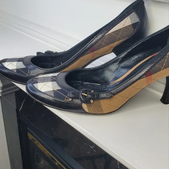Burberry Black and Tan Heels with Classic Elegance