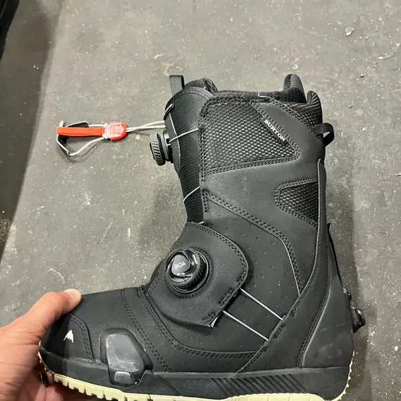 Burton Photon Step On Boots For Men. imaculate condition and in excellent shape.