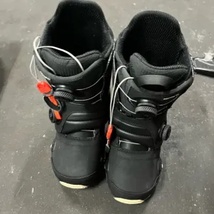 Burton Photon Step On Boots For Men. imaculate condition and in excellent shape.